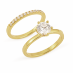 Dúo de anillos de boda en oro 14k amarillo con zirconias diseño moderno – Sol de Oro Joyería