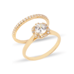 Dúo de anillos de boda en oro blanco y oro amarillo 14k con zirconias – Sol de Oro Joyería