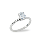Anillo de compromiso solitario en oro blanco 14K con zirconia corte ovalado, diseño moderno y elegante.