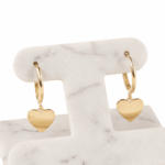 Aretes argollas en oro 14K con dije de corazón liso