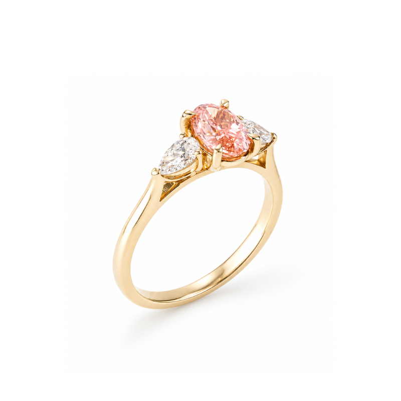 Anillo en oro amarillo 14K con diamante Lab Grown oval Fancy Pink de 1.04 CT y diamantes corte pera